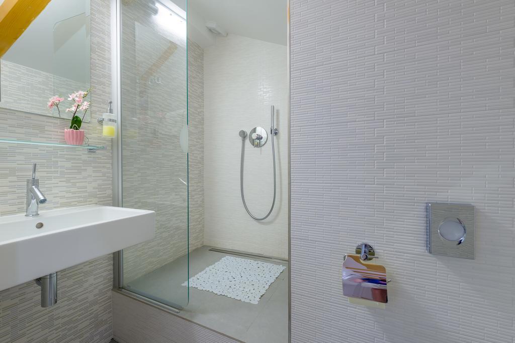 Valeria Apartman *